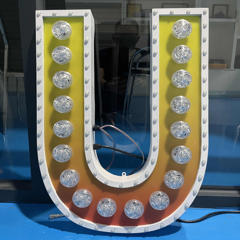 为何游乐场合常用金属LED发光字标识装饰？