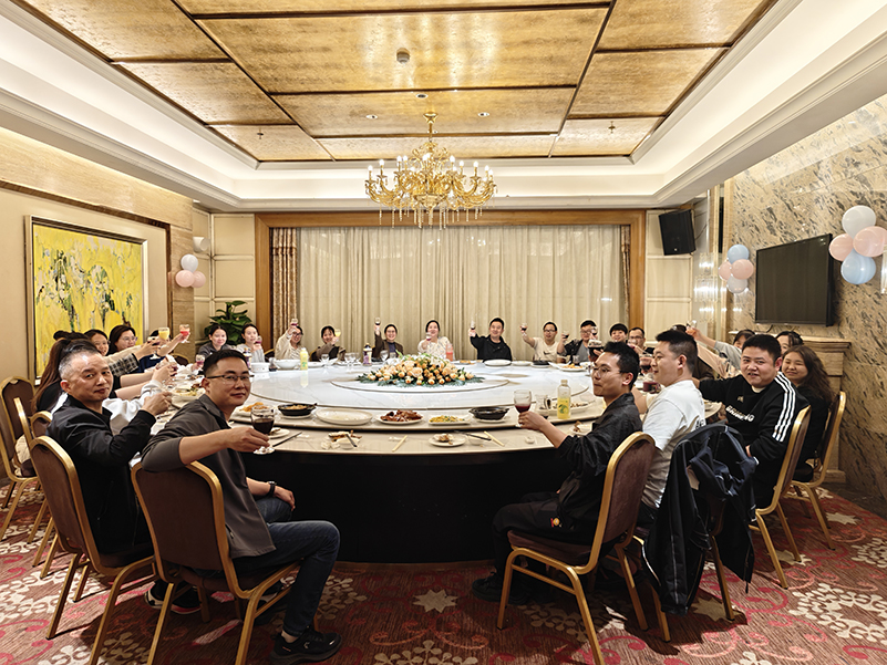 人生就是搏集团开展2026年 “三八” 女神节庆；；疃