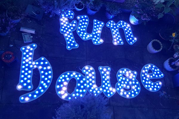 人生就是搏照明的娱光灯用在英国游乐装备展示